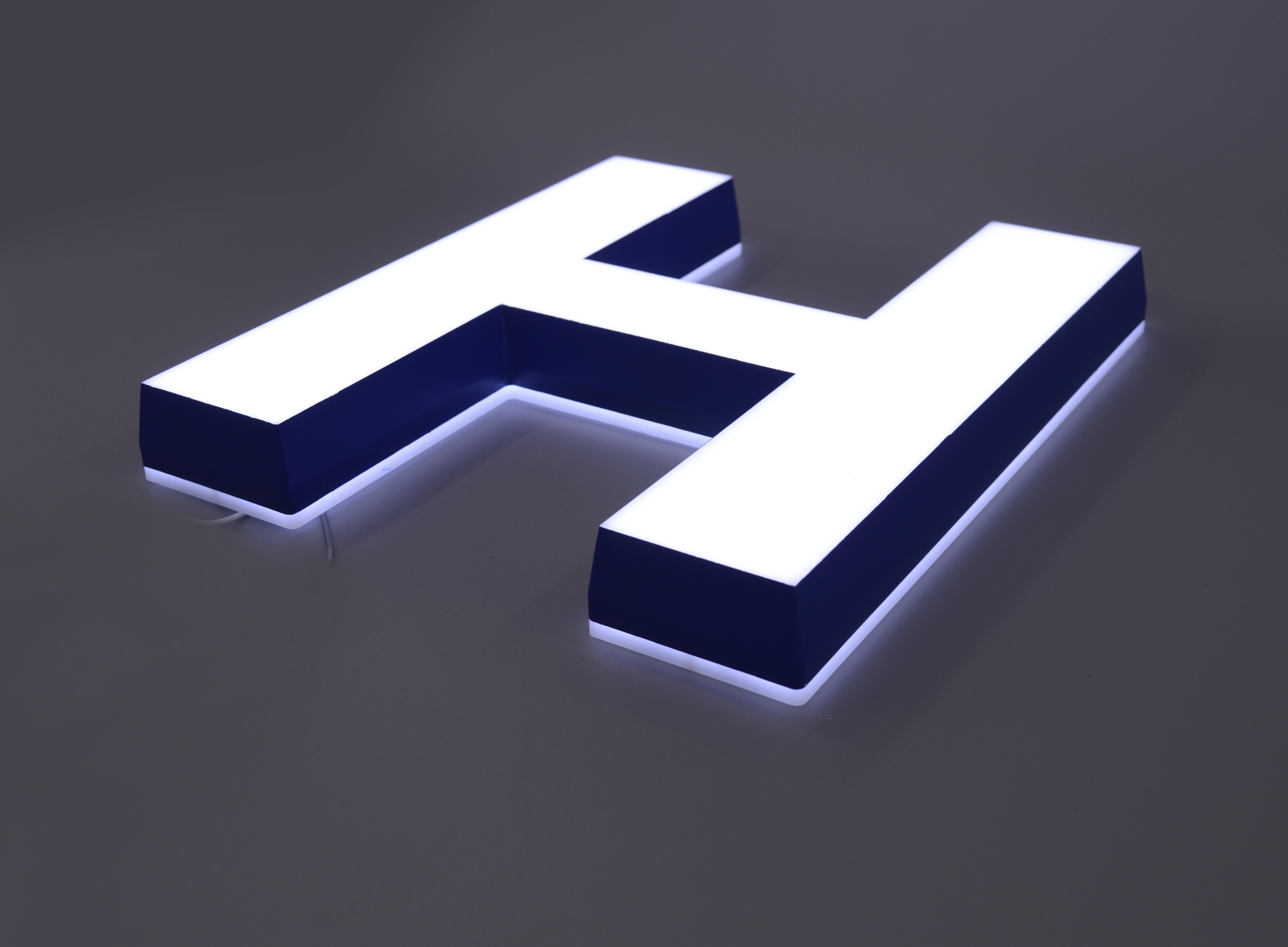 注塑迷你發光字 —— Haier